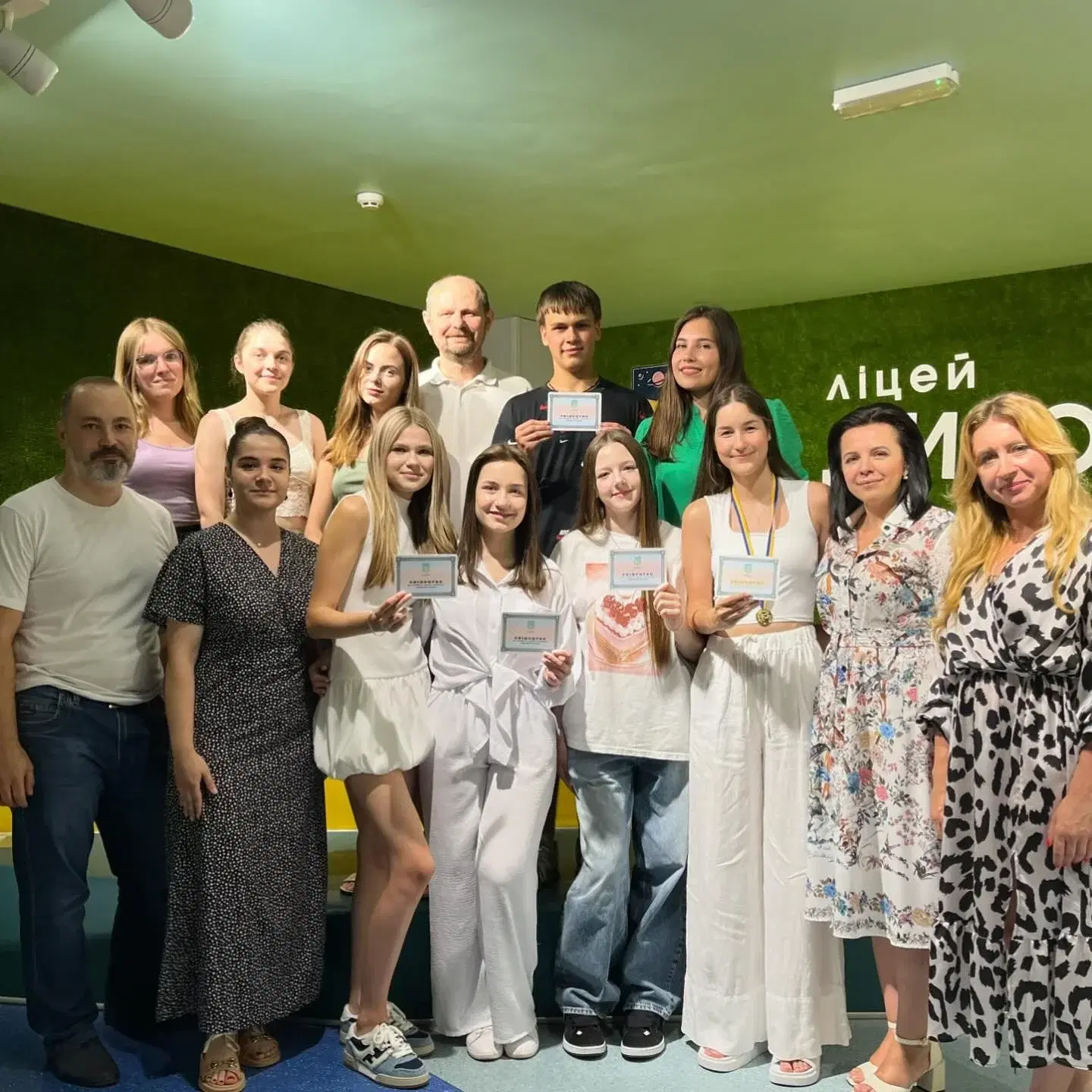 Наші випускники отримали свідоцтва!