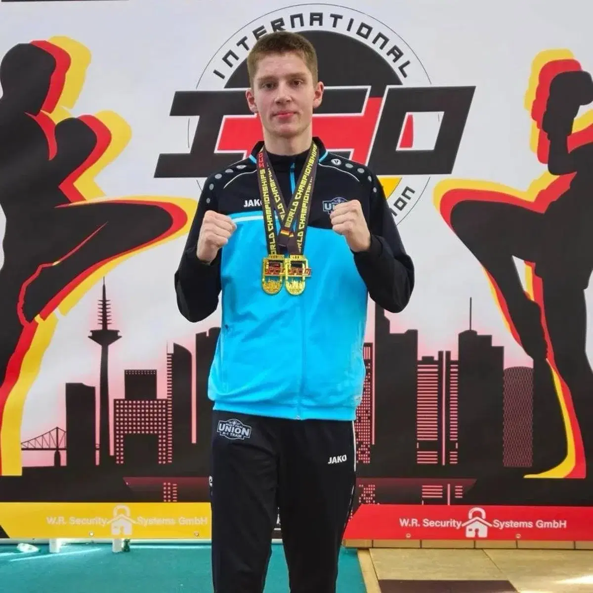 ВИПУСКНИК ПОЧАТКОВОЇ ШКОЛИ "ДИВОСВІТ" - ЧЕМПІОН СВІТУ З КІКБОКСИНГУ